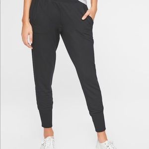 Athleta Breath Jogger Size Small
